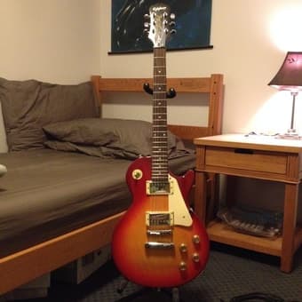 electric guitar + amp + accessories 1