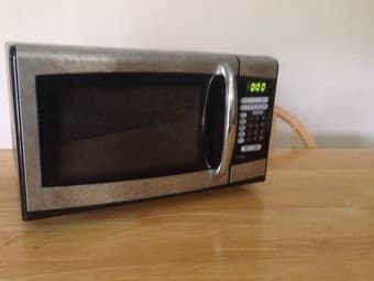 Great Condition Emerson 1350W Microwave $40 1