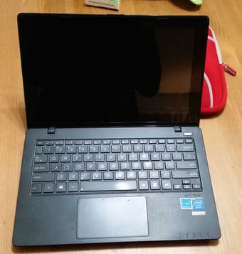 Pre-owned 11" Asus X200CA Notebook - touchscreen 1
