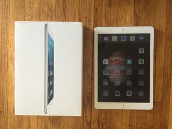 iPad air 1 32gb  $300 3