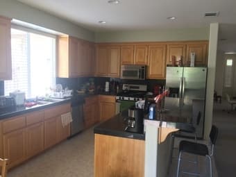 1 BD in LARGE 4BD House (w/ Parking, Patio, and Park) - 1 YEAR ONLY 2