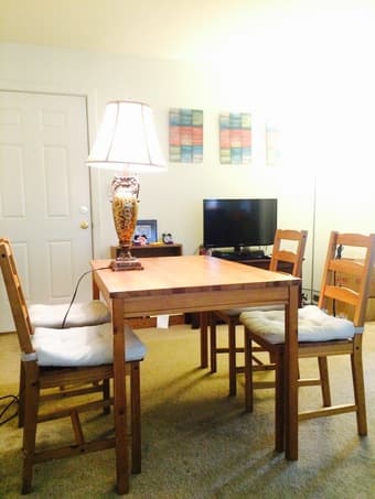 Moving sale: dinning table, chairs and lamp 1