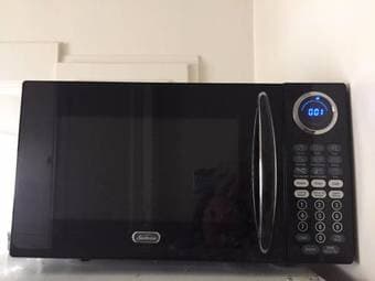 Sunbeam 900w Microwave - $35 1