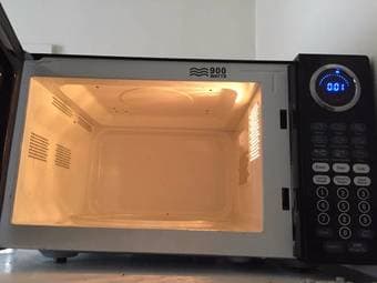 Sunbeam 900w Microwave - $35 2