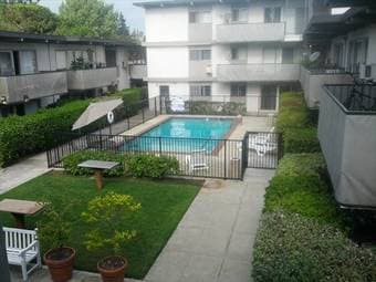 $2900 Amazing 2BR Mountain View, right by Caltrain! Available June 1! 2