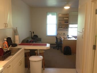 Stanford Studio Sublet - Escondido Village ($1361/mo) 1