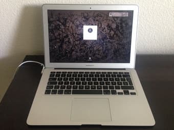 MacBook Air 13'' 128GB Mid 2011 $500 with GERMAN Keyboard 1