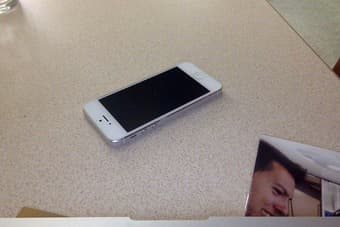 IPHONE 5 — 32GB USED IN EXCELLENT CONDITIONS — 240USD 3
