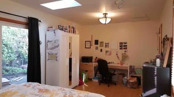 $1372 - Seeking 1 FEMALE to replace female moving out of a 4 BR house 3