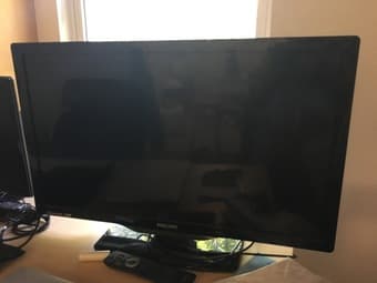 Philips Smart TV Model 32PFL4907 32" 720p LED TV 1