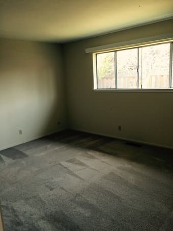 $1050/mo -Open room in Redwood city House starting July 2
