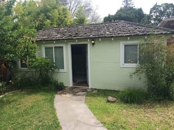 Subletting $1700/month cottage across street from stanford golf course 1