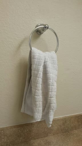 CHEAP shower curtain, towels, toothpaste and brush container 3