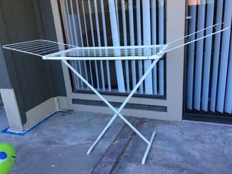 Clothes rack 5$ 1