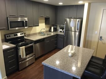 1BR in 2BR 2BA Top Floor High End Condo (NEWLY BUILT) $1600 1