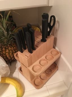 Selling Farberware 13-piece knife set and block, $15 OBO 1