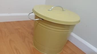 Kitchen Trash Bin $10 1