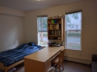 Studio in EV July 25 - Sep 5 1360$/month. Flexible dates 3