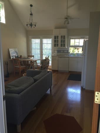 1 BR available in lovely 2BR/1BA Redwood City/Atherton, $1600 flat 1