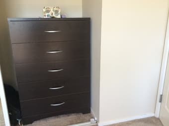 Selling chest of drawers for $10 3