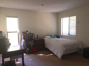 Nerdy shared master bed/bath close to Stanford (move in July 1, $910) 1