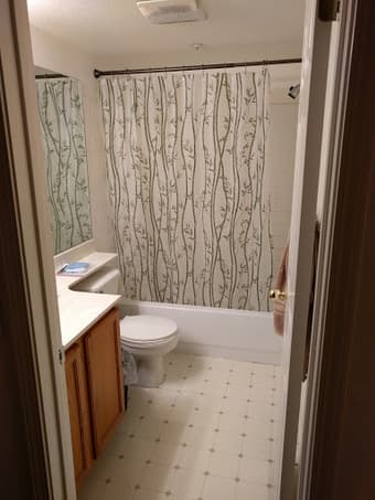 Room Available in 3BR/3BA Townhouse near San Antonio Caltrain 3