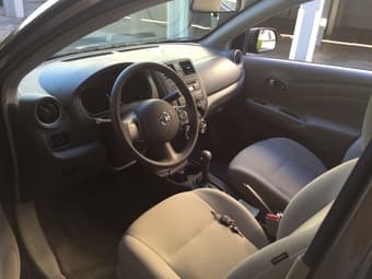 Only 22000 miles**2012 Nissan Versa sv - CLEAN TITLE- 2