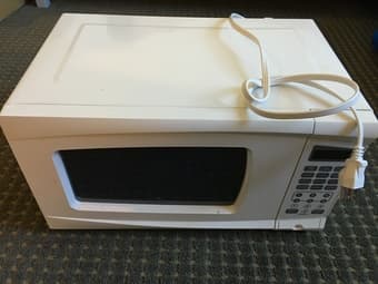 For sale, Rival Microwave Oven 0.7 Cu Ft, White 1