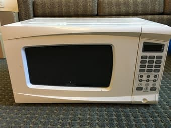 For Sale, Rival Microwave Oven 0.7 Cu Ft, White $25 3