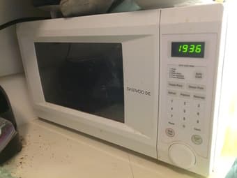 Microwave -- Daewoo DC white $25 1