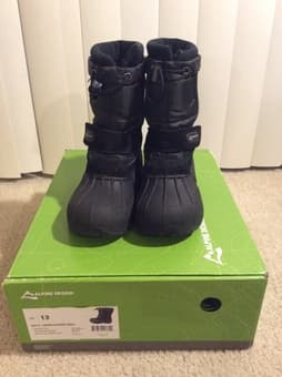 Moving sale: ,snow boots, round table, stand lamp 1
