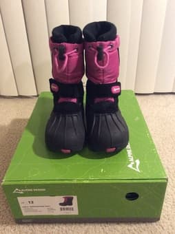 Moving sale: ,snow boots, round table, stand lamp 2