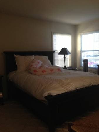 Master bedroom of beautiful 3br / 1ba house in Menlo Park - $1475 3