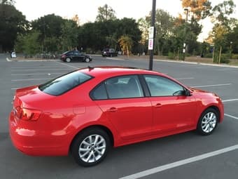 2011 VW Jetta Sedan SE PZEV: Convinience Package & Sunroof - $11,750 1
