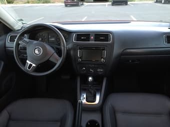 2011 VW Jetta Sedan SE PZEV: Convinience Package & Sunroof - $11,750 2