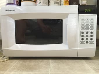 Microwave - Emerson $10 1