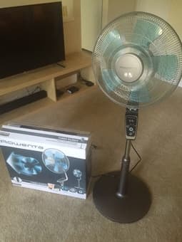 Stylish Rowenta Floor Fan + Remote 2