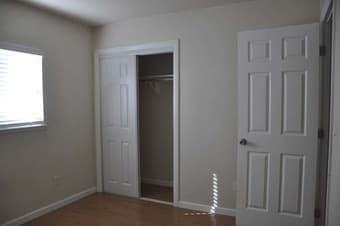 $950/mo - share a house with 3 female professionals & a pug 3