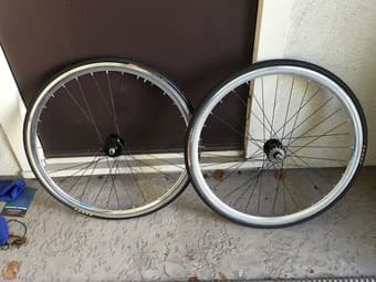 Selling brand new fixed/single speed (flip-hub) bike wheels for 35$ 1
