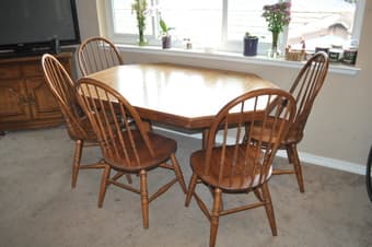 Dining Room Table with 5 Chairs and Removable Center Insert- $150 1