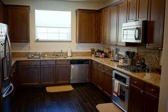 $2000 Bdrm+Ensuite Bthrm in New 2/2.5 Townhouse (includes utilities) 1