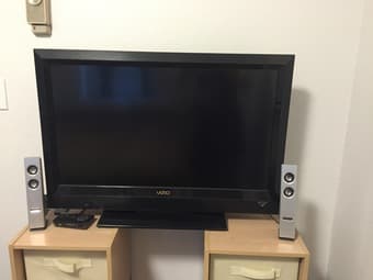 Vizio E321VL 32-Inch 720p LCD HDTV 3
