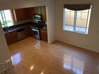Spacious room in beautiful new townhouse near Japantown 3