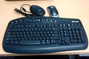 microsoft wireless mouse and keyboard - $20 1