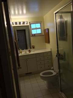 Down stair master bedroom furnished utilities included 200ft2 2