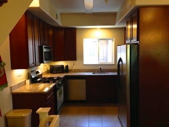 $1400 - Room available in very nice 3BR Townhouse 2