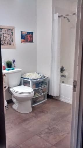 Single or couple Premium Studio: 1 week sublet available 8/7 2
