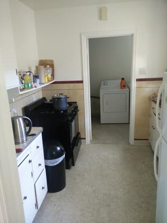Sublet available for August 12-31 just off Stanford's campus! 3