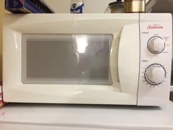 Sunbeam Microwave $10 1