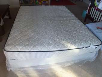 queen size bed (mattress and box) 1